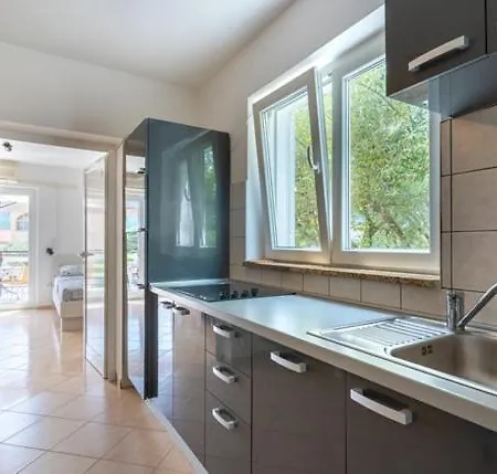Apartment In With Balcony, Ac, Wifi, Washing Machine 4249-3 Cres