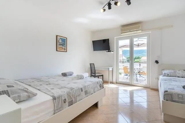 In With Balcony, Ac, Wifi, Washing Machine 4249-3 茨雷斯