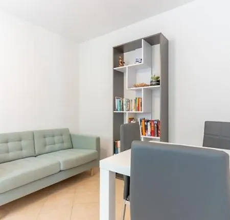 In With Balcony, Ac, Wifi, Washing Machine 4249-3 Apartment