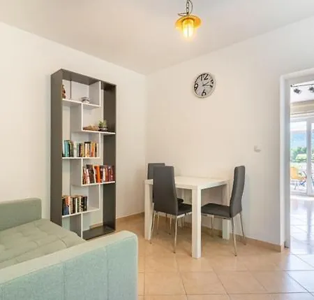 Apartment In With Balcony, Ac, Wifi, Washing Machine 4249-3 *