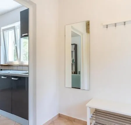 In With Balcony, Ac, Wifi, Washing Machine 4249-3 Cres