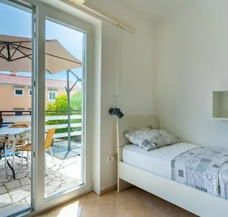 In With Balcony, Ac, Wifi, Washing Machine 4249-3 *