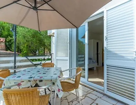 In With Balcony, Ac, Wifi, Washing Machine 4249-3 Cres
