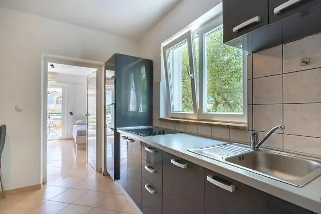 Apartment In With Balcony, Ac, Wifi, Washing Machine 4249-3 Cres